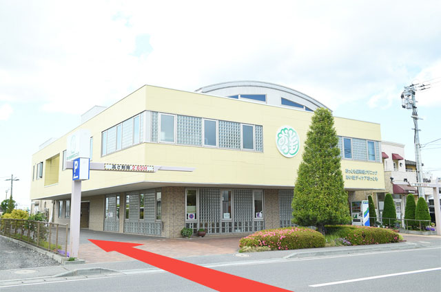 クリニック裏に無料駐車場あり